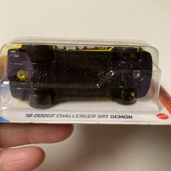 Hot Wheels 2020 Muscle Mania Series #234 '18 Dodge Challenger SRT Demon Yellow - Picture 8 of 11